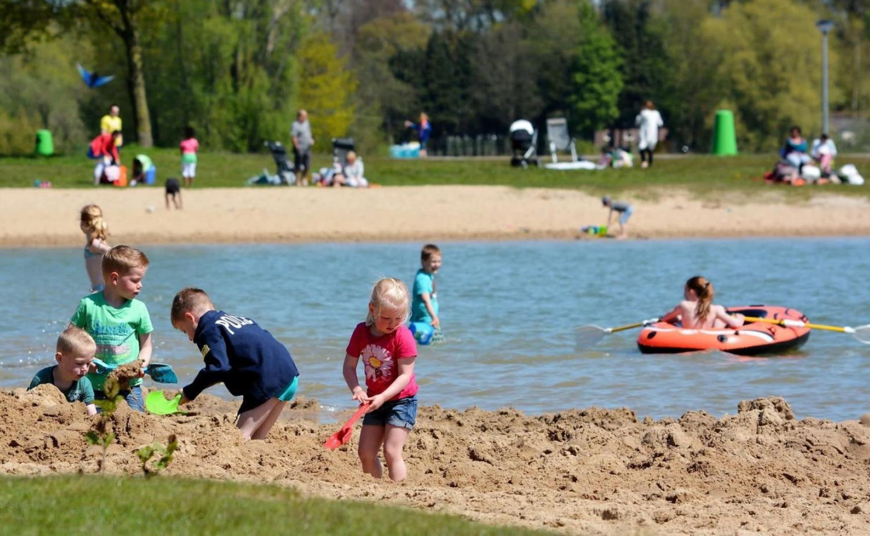 Vakantiehuis Op Rustig Bospark Veluwe Voorthuizen Bagian luar foto